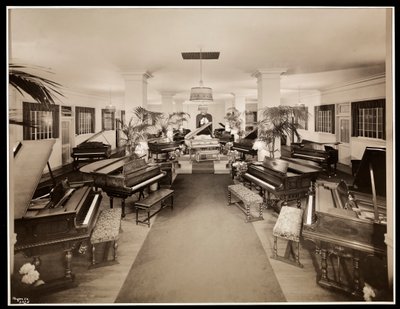 Negyedik emeleti Art Piano kiállítás az Aeolian Companynál, 1926 (ezüst zselatin nyomat) alkotó: Byron Company